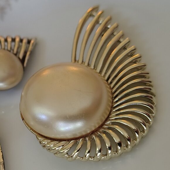 Vtg Pearl Art Deco Style Brooch & Clip Earrings Jewelry Set Signed Sarah Cov. - Picture 6 of 6
